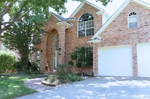 2719 Hidden Lake Dr, Grapevine, TX 76051 - Photo 1