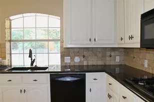 2719 Hidden Lake Dr, Grapevine, TX 76051 - Photo 17