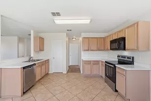 2932 Marco Dr, Grand Prairie, TX 75052 - Photo 9