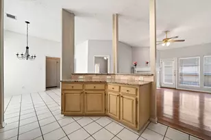 2207 Dallas Dr, Carrollton, TX 75006 - Photo 11