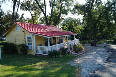 402 E College Street, Canton, TX 75103 - Photo 1