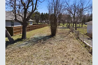 317 E Saunders Street, Trenton, TX 75490 - Photo 3