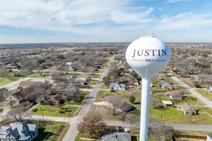 316 W 3rd St, Justin, TX 76247 - Photo 33