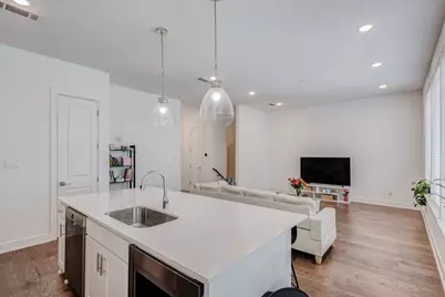 114 E Chester Court, Dallas, TX 75203 - Photo 3