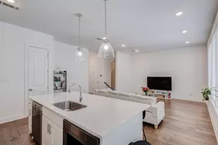 114 E Chester Ct, Dallas, TX 75203 - Photo 3