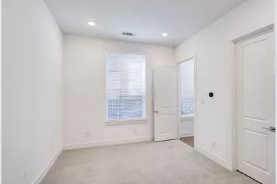 114 E Chester Court, Dallas, TX 75203 - Photo 7