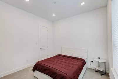 114 E Chester Court, Dallas, TX 75203 - Photo 15