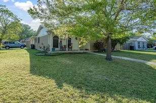 216 NE Cindy Ln, Burleson, TX 76028 - Photo 3