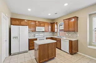 5852 Barrier Reef Dr, Fort Worth, TX 76179 - Photo 5