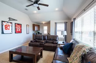 240 Carrington Ln, Lewisville, TX 75067 - Photo 9