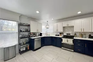 717 Ridgehill Dr, Burleson, TX 76028 - Photo 3