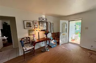 215 E 15th St, Irving, TX 75060 - Photo 7