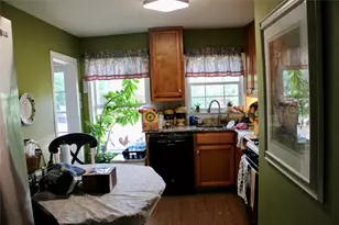 215 E 15th St, Irving, TX 75060 - Photo 11