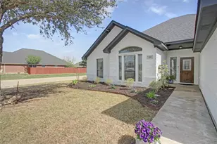 332 Delaware St, Burleson, TX 76028 - Photo 3