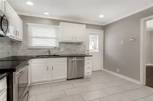 570 Bondstone Dr, Dallas, TX 75218 - Photo 7