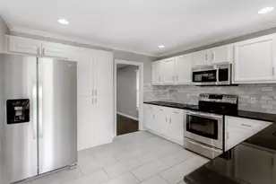 570 Bondstone Dr, Dallas, TX 75218 - Photo 9