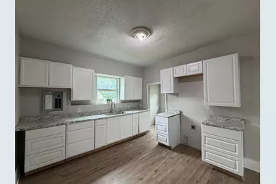 915 NE 1st Street, Mineral Wells, TX 76067 - Photo 7