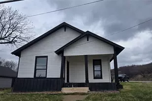 915 NE 1st St, Mineral Wells, TX 76067 - Photo 1