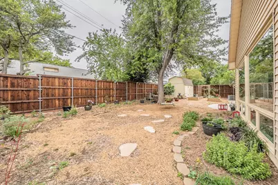 1227 Farnham Court E, Irving, TX 75062 - Photo 39