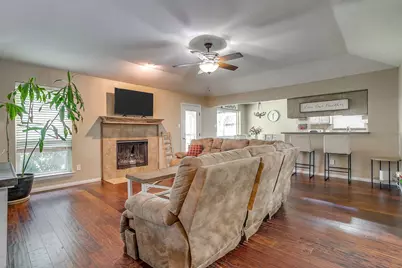 512 Parkridge Boulevard, Burleson, TX 76028 - Photo 7