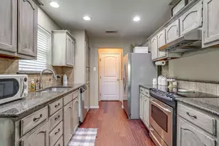 512 Parkridge Blvd, Burleson, TX 76028 - Photo 15