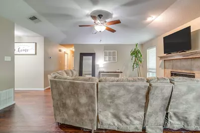 512 Parkridge Boulevard, Burleson, TX 76028 - Photo 9