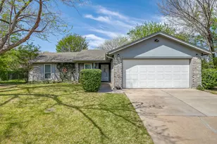 512 Parkridge Blvd, Burleson, TX 76028 - Photo 1