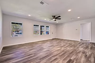 1706 E Garnett Street, Gainesville, TX 76240 - Photo 3