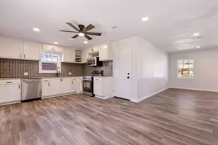 1706 E Garnett St, Gainesville, TX 76240 - Photo 9