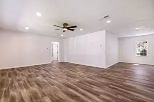 1706 E Garnett St, Gainesville, TX 76240 - Photo 5