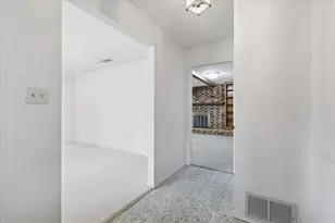 700 Vail Dr, Arlington, TX 76012 - Photo 3