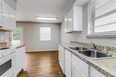 12129 Spring Branch Drive, Balch Springs, TX 75180 - Photo 5