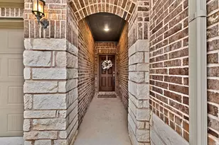 1016 Pinnacle Breeze Dr, Fort Worth, TX 76052 - Photo 3