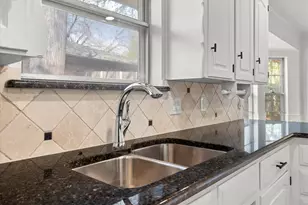 903 Leslie Dr, Arlington, TX 76012 - Photo 17