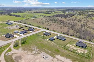 134 Stone Cyn Dr, Rhome, TX 76078 - Photo 5