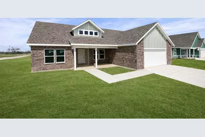 613 Crockett Drive, Cleburne, TX 76033 - Photo 1