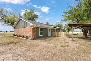 401 Edgewood Ln, Cleburne, TX 76031 - Photo 25