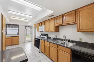 2814 Cheyenne St, Irving, TX 75062 - Photo 7