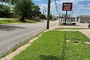 1810 Live Oak St, Commerce, TX 75428 - Photo 3