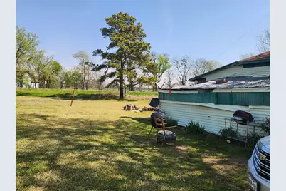 408 E Main Street, Wolfe City, TX 75496 - Photo 9