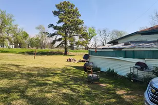 408 E Main St, Wolfe City, TX 75496 - Photo 9