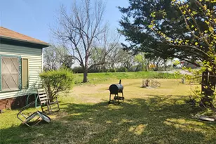 408 E Main St, Wolfe City, TX 75496 - Photo 11