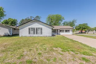 3723 Stafford St, Irving, TX 75062 - Photo 3