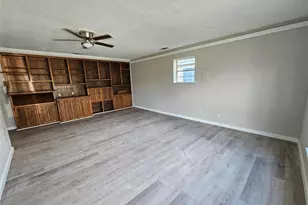 605 White St, Whitesboro, TX 76273 - Photo 3