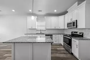 208 D St, Whitesboro, TX 76273 - Photo 5
