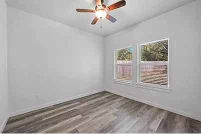 208 D Street, Whitesboro, TX 76273 - Photo 9