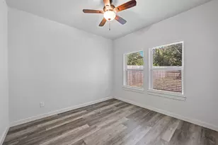 208 D St, Whitesboro, TX 76273 - Photo 9