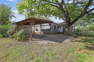 208 D St, Whitesboro, TX 76273 - Photo 13