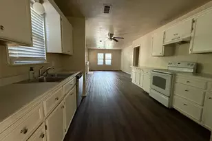 1404 E Tennie St, Gainesville, TX 76240 - Photo 3