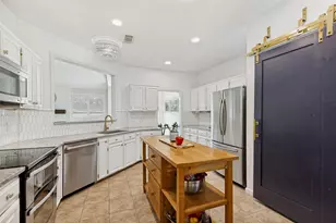 2028 Robin Hill Ln, Carrollton, TX 75007 - Photo 11